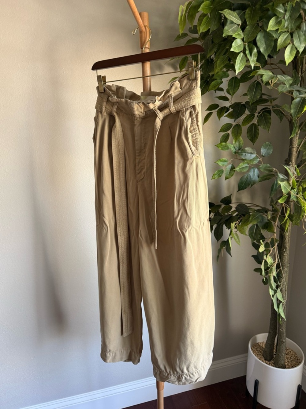 Anthropologie Khaki Beige High Rise Belted Wide Leg 24” Pants Women’s Size 10 - Picture 2 of 10
